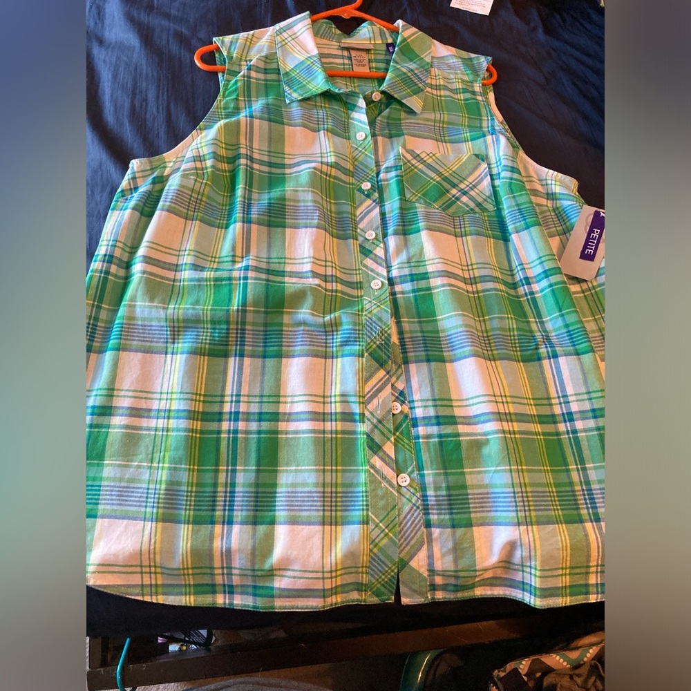 Catherine’s No Sleeve Collared Top